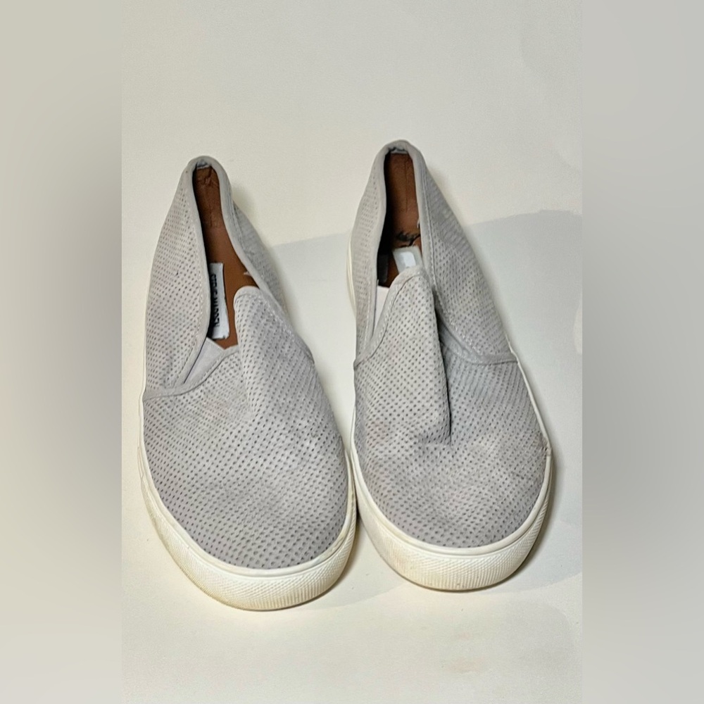 Steve Madden's Women Zarayy Slip On Light Grey Sneakers, size 9.5